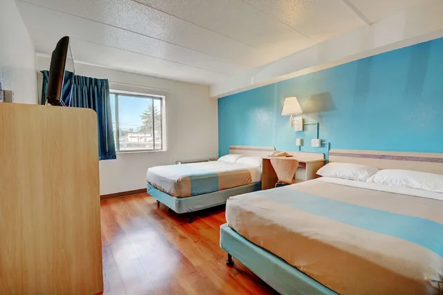 Standard, Quadruple, 2 Queen Beds, Motel6 Newport, RI 5/10