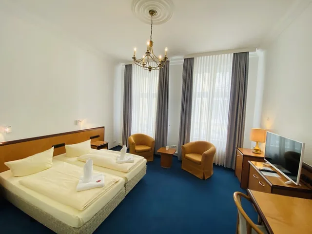 Room, Double Bed, Centro Hotel Kaiserhof Deluxe 7/10