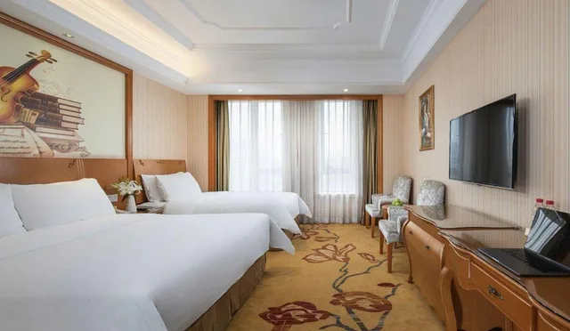 غرفة بسرير كينج، Vienna Hotel (Weihai North High-Speed Railway Station Bathing Beach Shandong University) 1/1
