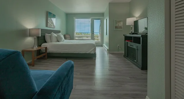 Standard, King Bed, Bay View، The Embarcadero Resort Hotel & Marina 4/7