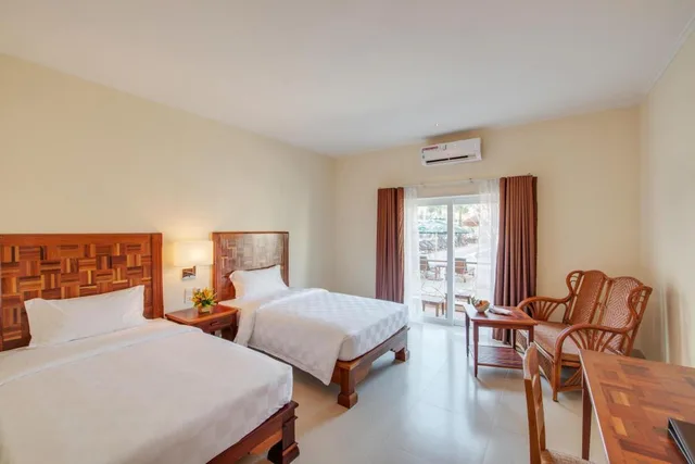 غرفة سوبيريور بسرير مزدوج بإطلالة على المسبح، Sokha Palace Siem Reap Hotel 1/1