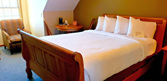 Carriage House, Queen Bed، Berlin Heritage Inn 2/7
