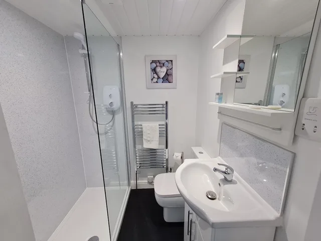 Deluxe, Double or Twin Bed, Kimberley House 3/3