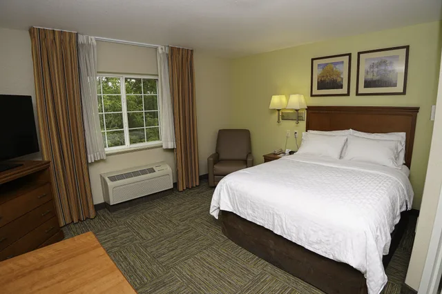جناح بسرير كوين بغرفة نوم واحدة لذوي الإعاقة، Candlewood Suites Boise Towne Square 2/8