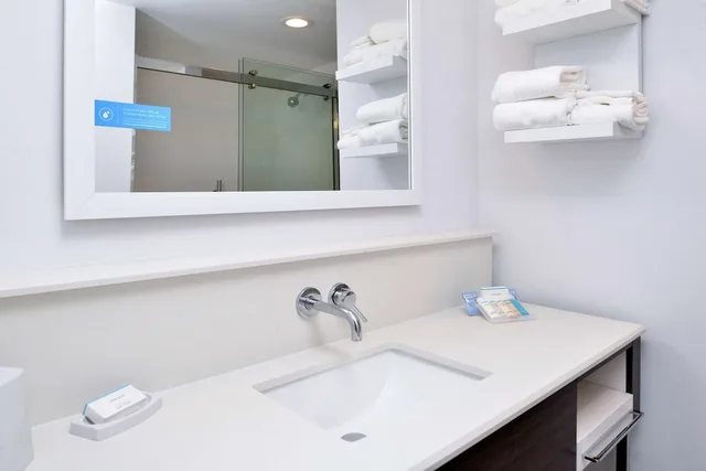 غرفة بسرير كينج مع أريكة لذوي الإعاقة، Hampton Inn Cedar Falls Downtown Ia 5/5
