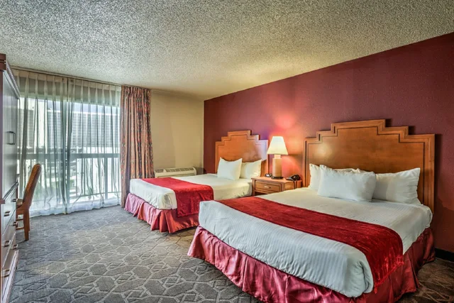 Santa Fe, 2 Queen Beds، Edgewater Hotel Casino 1/3