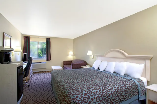 جناح ديلوكس بسرير كينج، Days Inn by Wyndham Kerrville 2/4