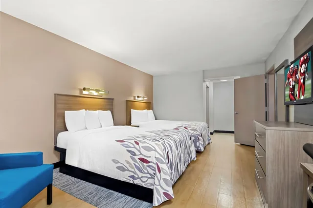 جناح بسريرين مزدوجين مع أريكة، Red Roof Inn Myrtle Beach Hotel - Market Commons 3/5
