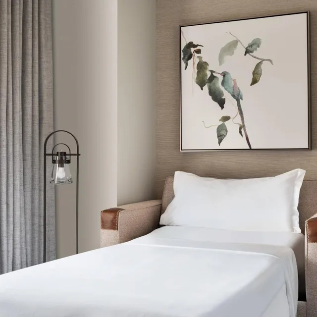 غرفة بسرير كينج أو سرير مزدوج بإطلالة على البحيرة بشرفة، The Ritz Carlton Lodge Reynolds Plantation 2/4
