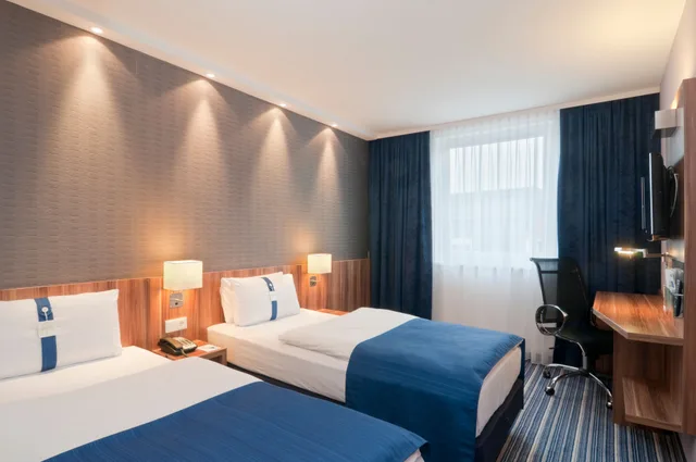 غرفة بسريرين منفصلين، Holiday Inn Express Friedrichshafen 2/7