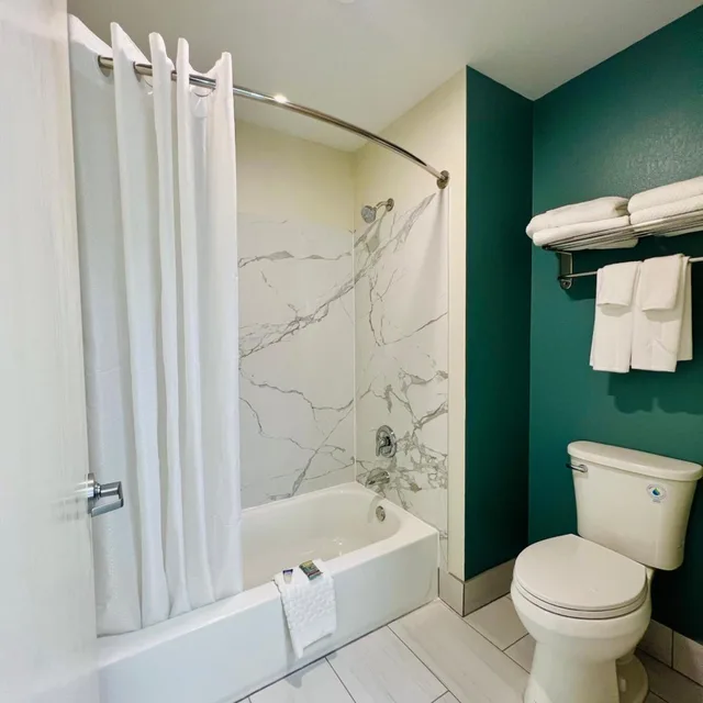 Room, Quadruple, 2 Queen Beds, Sleep Inn & Suites Wisconsin Dells - Lake Delton 3/4