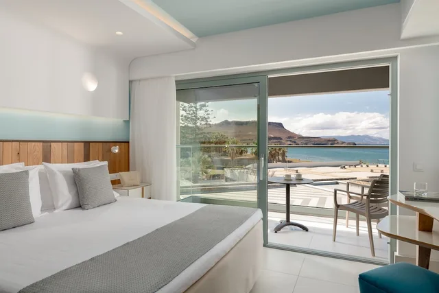 غرفة قياسية بسرير مزدوج بإطلالة على البحر في المبنى الرئيسي، Arina Beach Resort 1/3