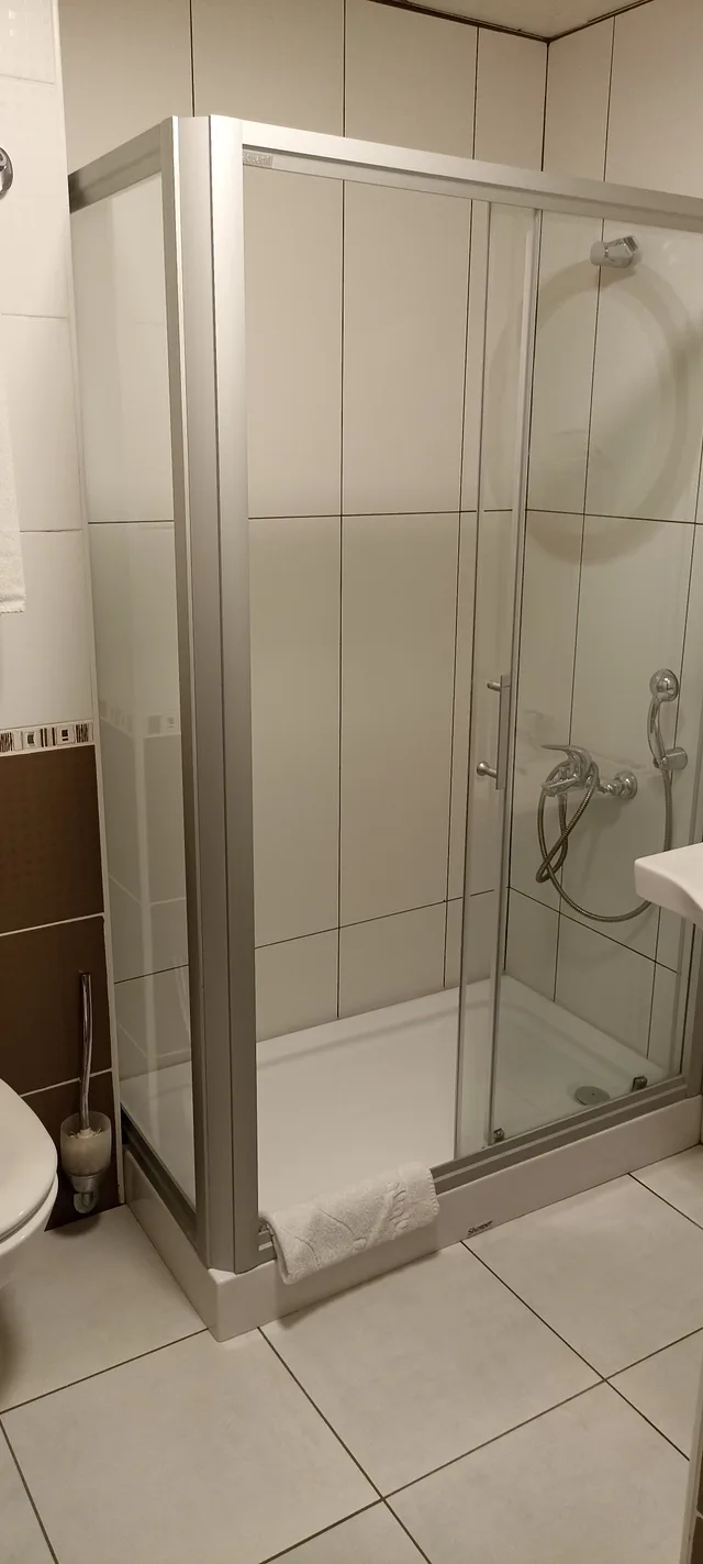 غرفة قياسية بسرير كينج، IRIS HOTEL 3/3