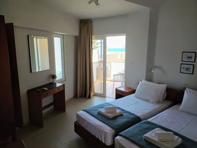 غرفة قياسية بسريرين منفصلين بإطلالة على البحر، Girogiali Beach Hotel 10/10