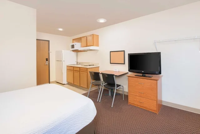 غرفة بسرير مزدوج للمدخنين لذوي الإعاقة، WoodSpring Suites Columbus Fort Benning 1/10