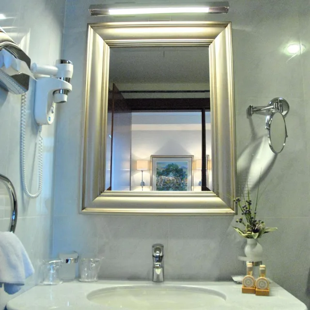 Room, Single, Queen Bed, Best Western Premier Hotel Astoria 10/10