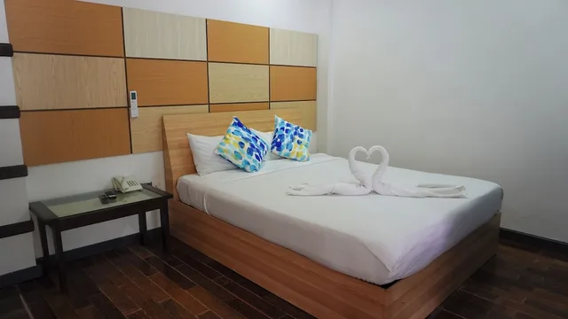 Ripple Beach Inn، Male 14/50