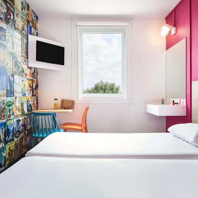 Car, Twin Beds, Shared Bathroom، hotelF1 Roissy CDG 7/10