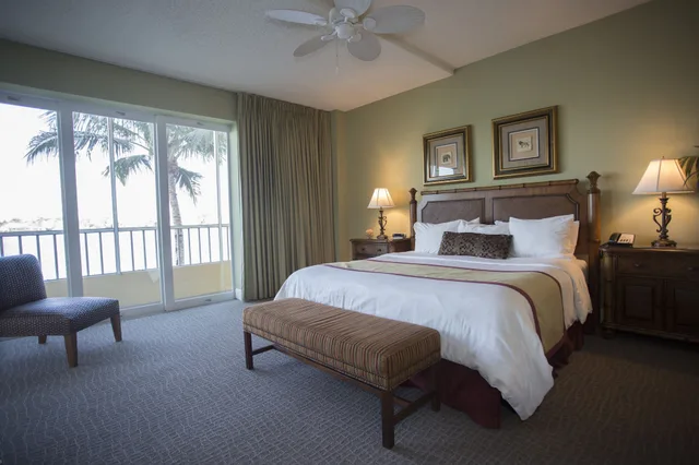 2 Bedrooms, Condo, Standard, King and Twin Beds, 2 Bathrooms, Sofa, Bay Side, Vanderbilt Beach Resort 1/3