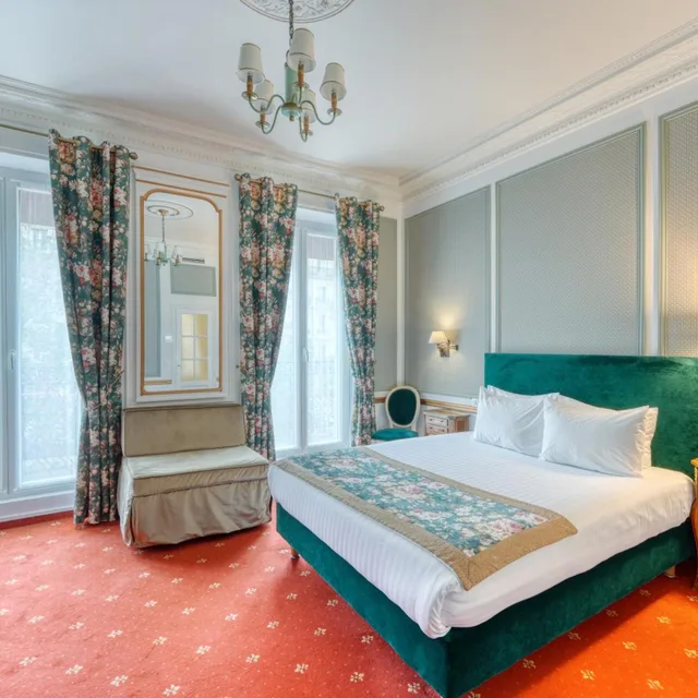 Superior, Double Bed, Arc De Triomphe View, Balcony، Hotel Belfast 3/10