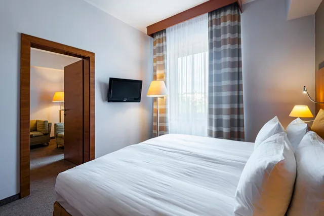 Tower, Suite, Double Bed, Grand Hotel International 6/9