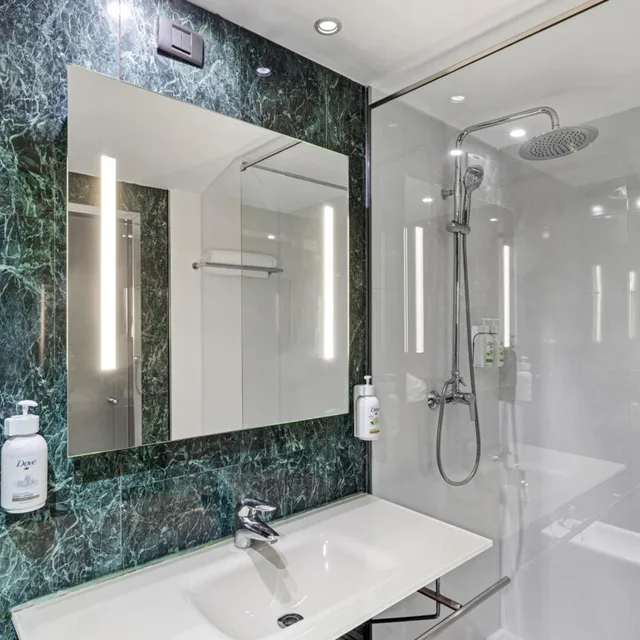 غرفة بسرير مزدوج أو سريرين منفصلين، B&B HOTEL Granada Estacion 6/10