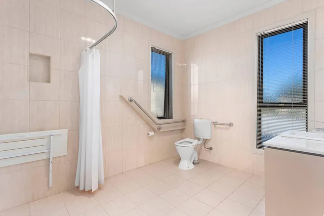 Efficiency, Suite, Queen Bed, Accessible، Quality Hotel Point Cook 2/2