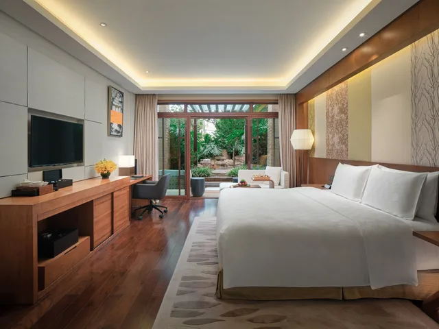 Standard, King Bed, Private Hot Spring Bath، HUALUXE KUNMING 1/4