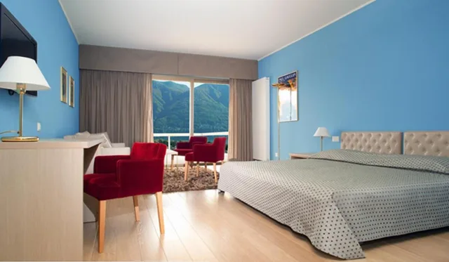 شقة بإطلالة على البحيرة بشرفة، Ascona 1/3