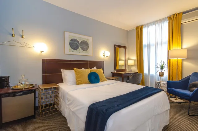 Room, Queen Bed, Hotel Dorion 9/10