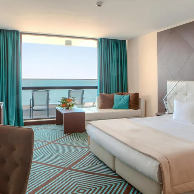 غرفة تنفيذية تنفيذية بشرفة مع دخول الصالة، International Hotel Casino Tower Suites 1/6