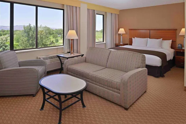 جناح جونيور بسرير كينج بجاكوزي، Doubletree By Hilton Grand Junction 2/6
