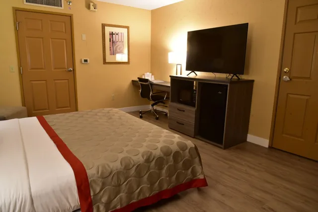 غرفة بسرير كينج لذوي الإعاقة، Ramada by Wyndham San Diego National City 2/6
