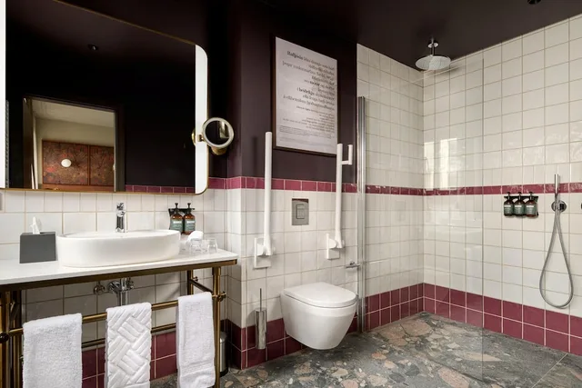 غرفة بسرير كينج لذوي الإعاقة، Skald Hotel Akureyri, Curio Collection by Hilton 5/7