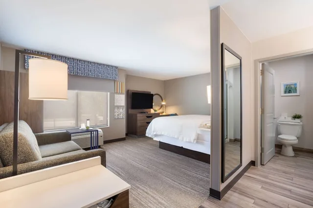 Room, King Bed, Murphy Bed, Hampton Inn Princeton, NJ 3/9