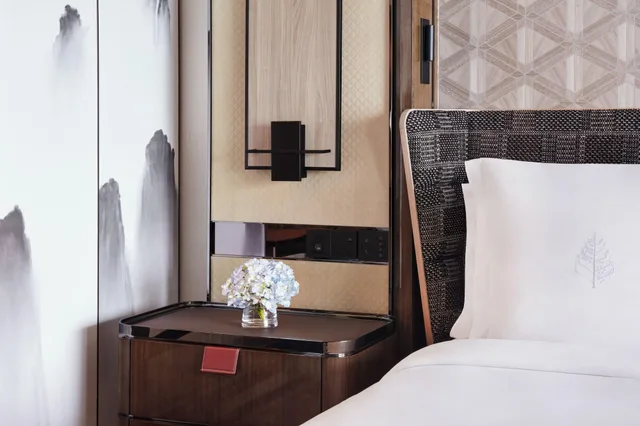غرفة سوبيريور بإطلالة على المرفأ، Four Seasons Hotel Hong Kong 2/5