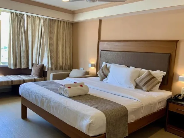 جناح سوبيريور بسرير كينج بإطلالة على المدينة، Sai Towers 2/4