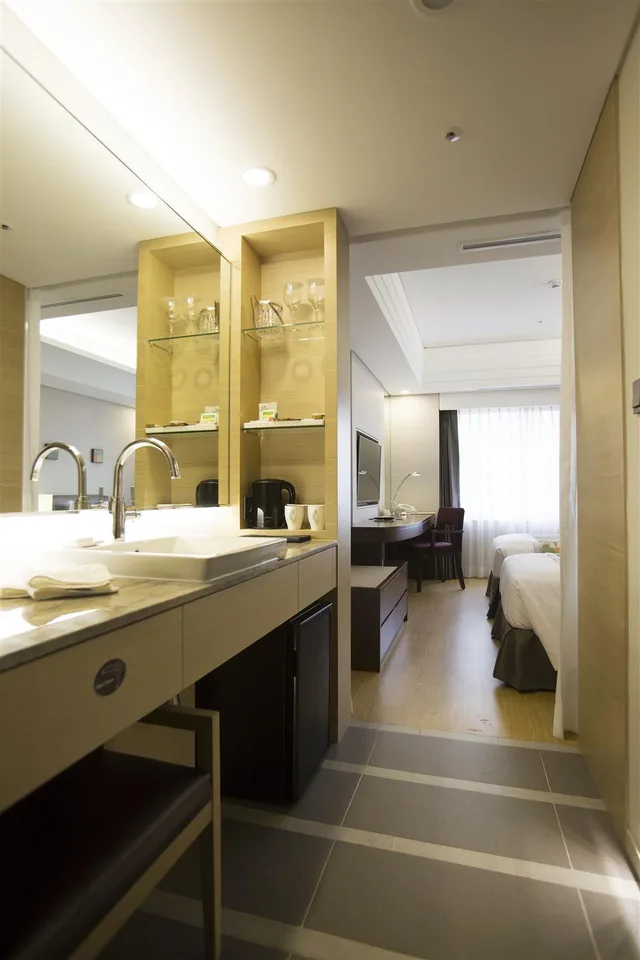 غرفة قياسية بسريرين منفصلين بحوض استحمام، Seoul Garden Hotel 6/6
