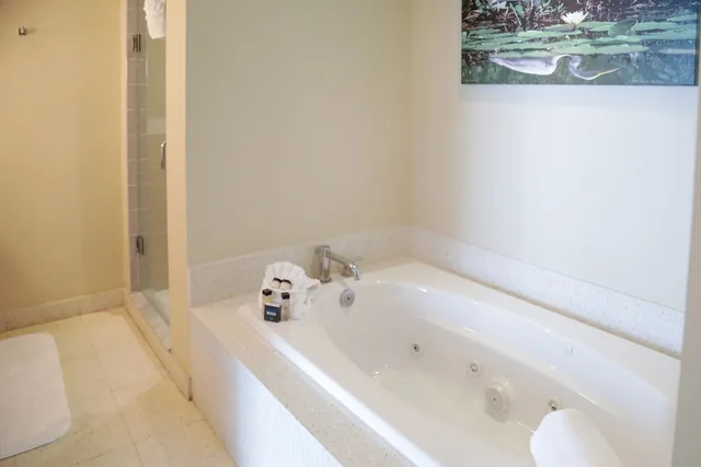 Spa, Junior Suite, King Bed، Orchid Key Inn 7/8