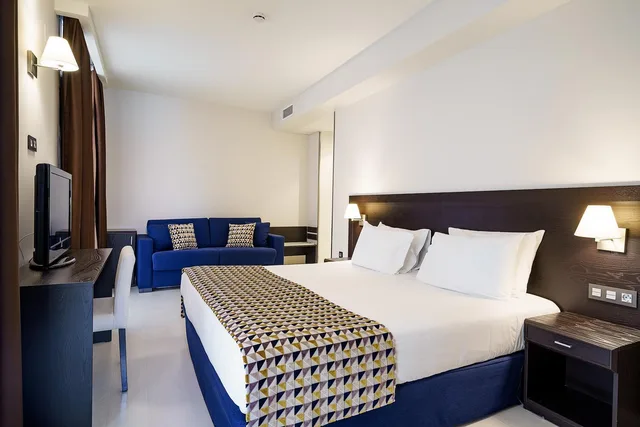 Room, Quadruple, King Bed, Dorma Malaga Museos 4/7