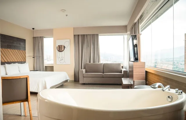جناح عائلي بسرير كينج بإطلالة على المدينة، V Grand Hotel, a member of Radisson Individuals 4/10