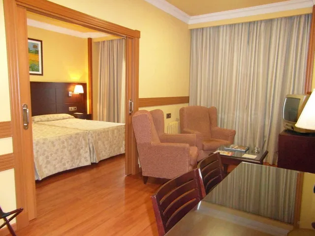 غرفة ثلاثية، Hotel Ii Castillas Avila 2/3