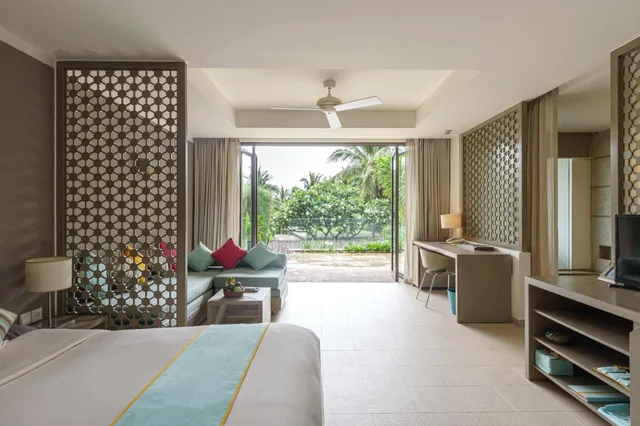 غرفة بسرير كينج بإطلالة على الحديقة بغرفة نوم واحدة، Mia Resort Nha Trang 1/2