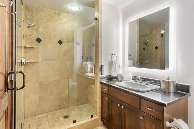 جناح بسريرين كينج بغرفتي نوم مع أريكة، Hilton Grand Vacations Club Sunrise Lodge Park City 6/8
