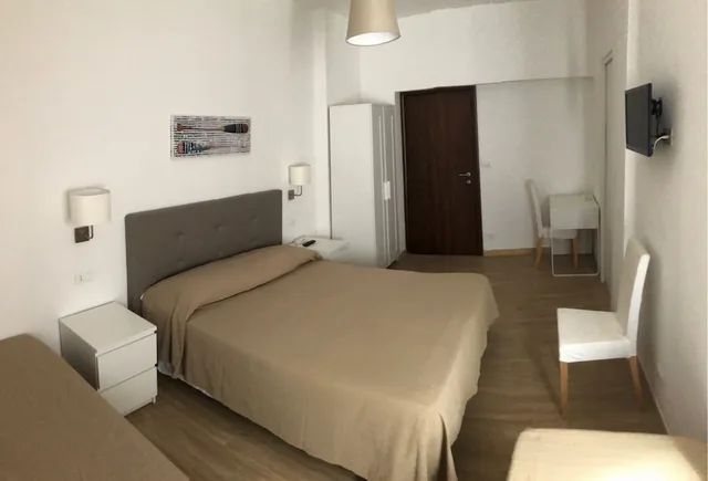 غرفة قياسية ثلاثية بسرير كوين وسرير فردي، Elios Hotel 2/6