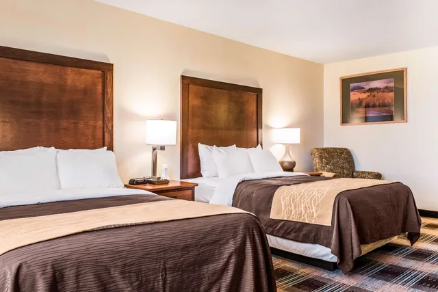 Efficiency, 2 Double Beds، Comfort Inn Suites Sheridan 2/2