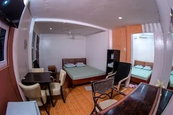 Economy, Quadruple, 2 Queen Beds, Pool Side, Pool Access، Seafari Resort Oslob 1/1