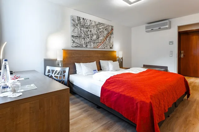 غرفة كلاسيكية بسريرين منفصلين، art & business hotel Nurnberg 1/5