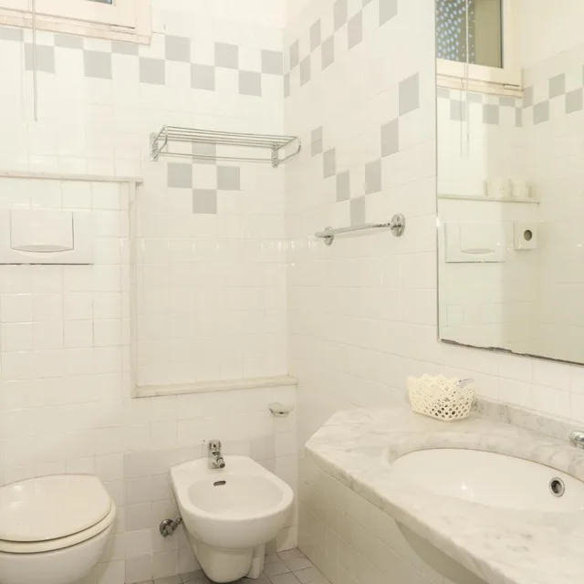 غرفة ثلاثية، Hotel Saint Louis 8/10