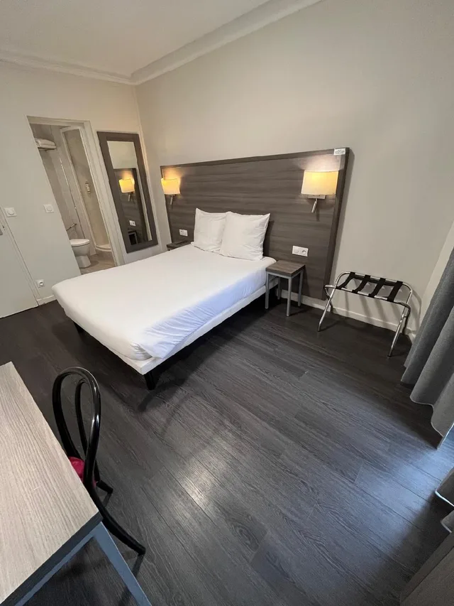 غرفة بسرير مزدوج أو سريرين منفصلين، Hipotel Paris Voltaire Bastille 1/1